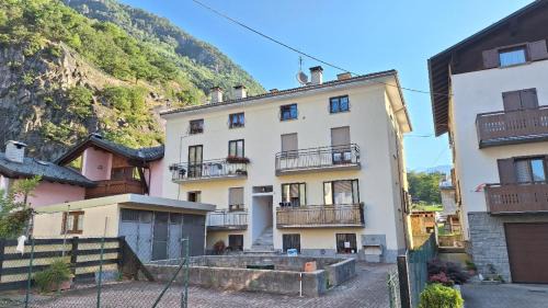 Grosio Apartment | Romantico: Perfect Weekend Getaway for Couples in Valtellina