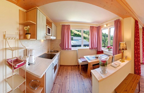 Sankt Johann in Tirol Apartment | Top-Rated Romantik Aparthotel Sonnleitn with Pool & Kitchen