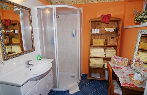 Sankt Johann in Tirol Apartment | Elegant Romantik Aparthotel Sonnleitn with Ocean Views