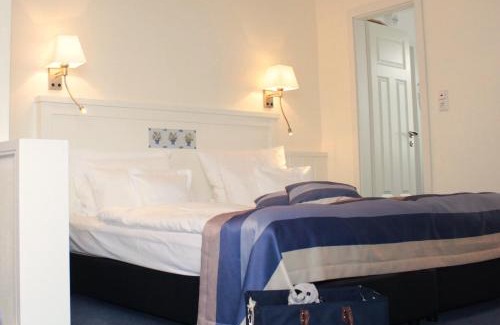Juist Hotel | Romantik Hotel Achterdiek: 4-Star Retreat with Hot Tub