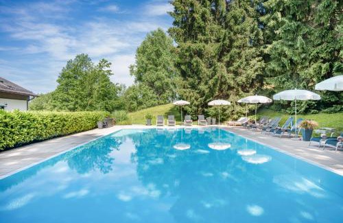 Laakirchen Hotel | Relax at Romantikhotel Die Gersberg Alm with Ocean Views