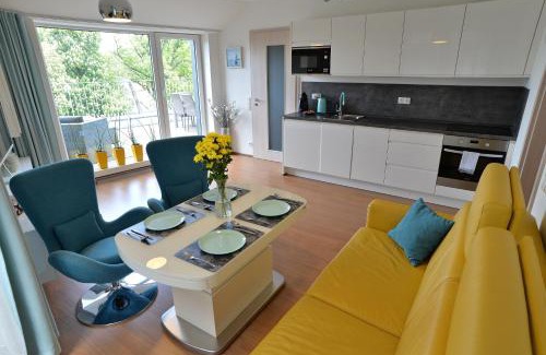 Stare Splavy Apartment | Discover All About the Lake: Family-Friendly with Hot Tub