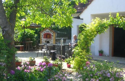 Breitenbrunn Ski Chalet | Romantikchalet: A Family-Friendly Escape with Great Reviews