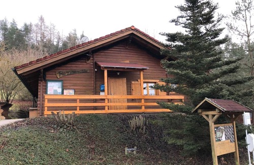Stamsried Cabin | Cozy Log Cabin 24 - Romantic Retreat with Spa & Kitchen