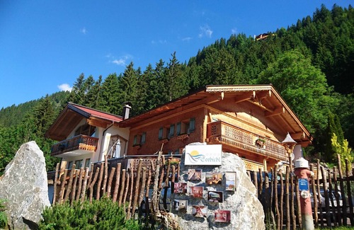 Haller Apartment | Romantic Getaway at Romantiksuite am Brändle - Family Friendly