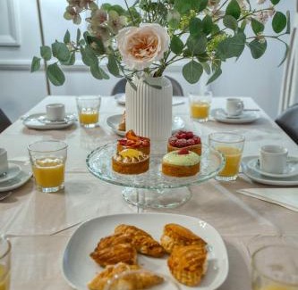 Vivienne Apartment | Elegant 4-Star Retreat Near L'Opéra with Child-Friendly Amenities