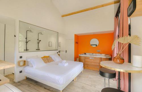 Dardilly House | Indulge in Romantique et Sensuelle with Hot Tub Bliss