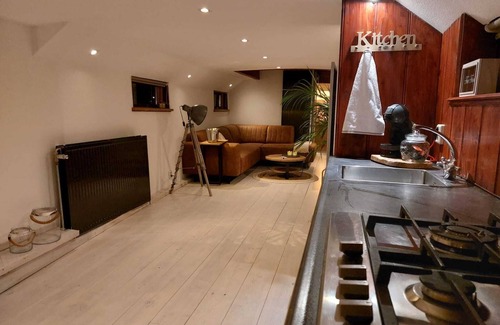 Heerenveen Boat Rental | Romantic Waterfront Getaway: Perfect for Families