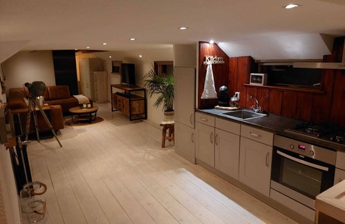 Heerenveen Boat Rental | Romantic Waterfront Getaway: Perfect for Families
