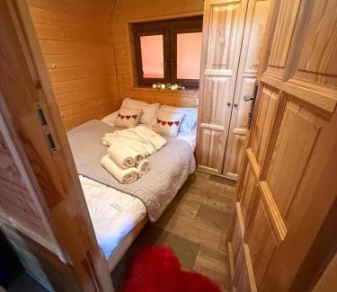 gmina Parzeczew House | Romantyczny Zakątek z Jacuzzi Duo