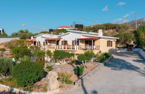 Sitia Apartment | Welcoming Romanza Villas: Family-Friendly with Breakfast & Kitchen