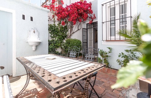 Premia de Mar House | Romantic Fisherman’s House with Spa & Ocean Views, Premià de Mar