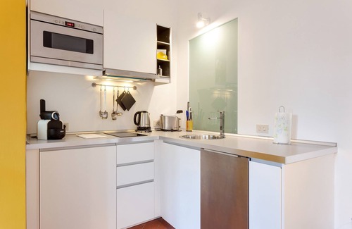 Rione VI Parione Apartment | Experience Rome with a Terrace at Baullari Hotel