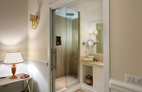 Prati Apartment | Top-Rated Apartment Near Vatican with Spa & Hot Tub Access