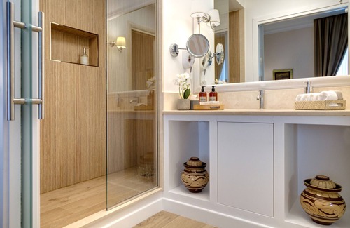 Prati Apartment | Top-Rated Apartment Near Vatican with Spa & Hot Tub Access