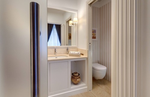 Prati Apartment | Top-Rated Apartment Near Vatican with Spa & Hot Tub Access