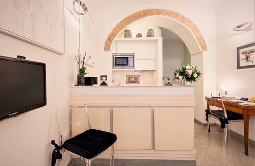Navona Apartment | Exceptional Campo de' Fiori Home with Free WiFi & Breakfast