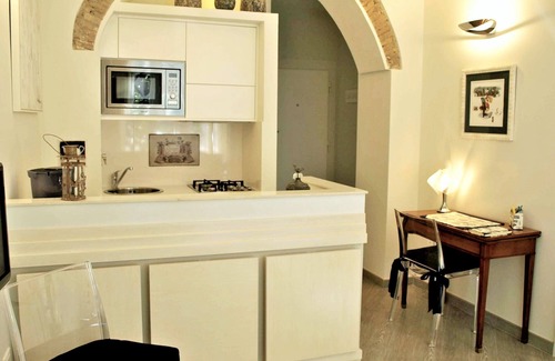 Navona Apartment | Exceptional Campo de' Fiori Home with Free WiFi & Breakfast