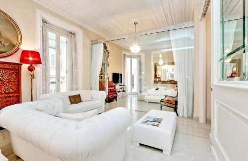 Rione III Colonna Apartment | Elegant Rome Apartment Steps from the Spanish Steps