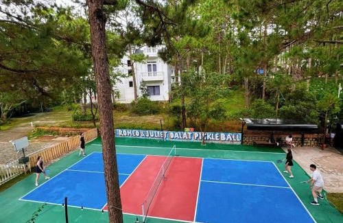 Da Lat Hotel | Romantic Getaway at Romeo & Juliet's Hồ Tuyền Lâm Dalat