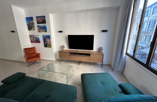 La Spezia Historic Centre Apartment | Experience Comfort at RomeoLoft for Your Next Getaway