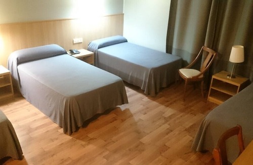 Merida Hotel | Relax at Romero de Mérida: Pool, Spa & Family-Friendly Fun