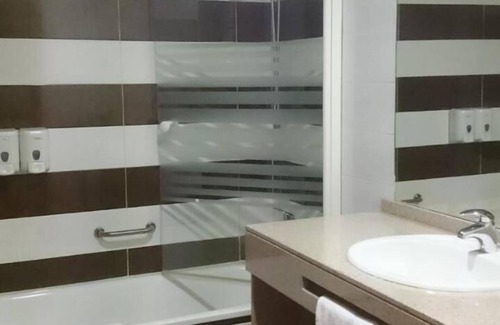 Merida Hotel | Relax at Romero de Mérida: Pool, Spa & Family-Friendly Fun