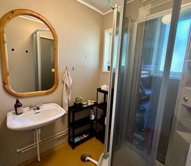 Tromso House | Romslig kystperle med sjel i Skulsfjord Tromsø