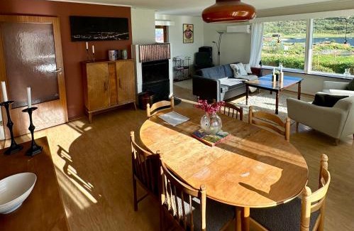 Tromso House | Romslig kystperle med sjel i Skulsfjord Tromsø