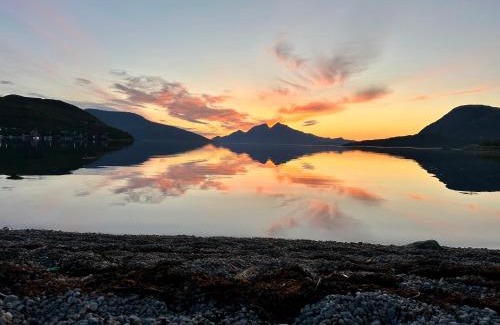 Tromso House | Romslig kystperle med sjel i Skulsfjord Tromsø