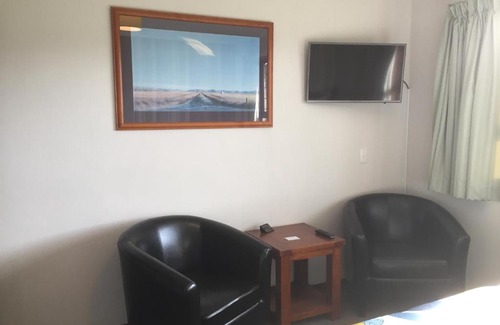 Tuatapere Bed & Breakfast | Discover Ron and Tony's Bed & Breakfast with Kitchen Access