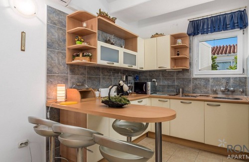 Gajac Apartment | Pet Friendly Rona Apartment Aurora - Guest Rated 10/10