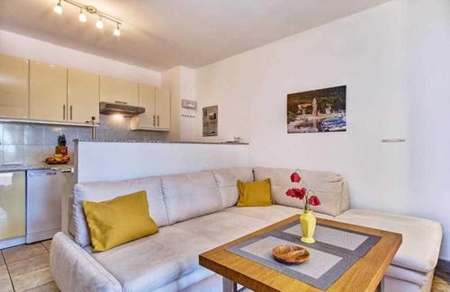 Miholascica Apartment | Guest Rated: Rona Apartment Mateo with Family-Friendly Perks