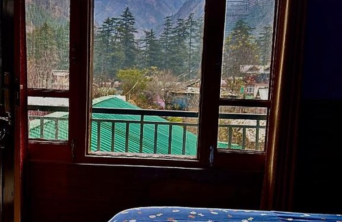 Kasol Bed & Breakfast | Budget-Friendly Stay at Ronak Palace with Family Perks