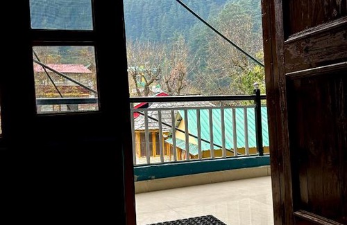Kasol Bed & Breakfast | Budget-Friendly Stay at Ronak Palace with Family Perks