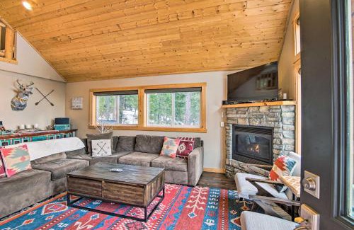 Ronald House | Ronald Cabin with Private Hot Tub Near Trails & Lake