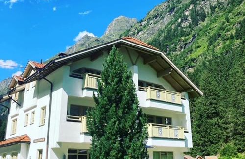 Sankt Leonhard im Pitztal Apartment | Child-Friendly Ronalds Appartements with High Guest Ratings