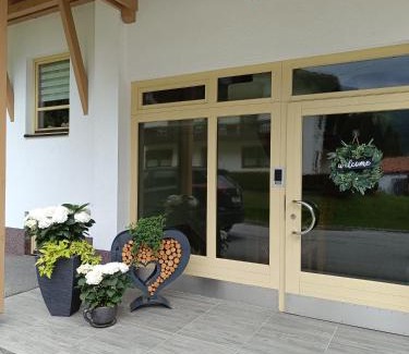 Sankt Leonhard im Pitztal Apartment | Child-Friendly Ronalds Appartements with High Guest Ratings
