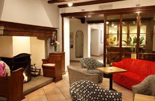 Ronco sopra Ascona Hotel | Experience Relaxation at Ronco with Pool & Family Dining