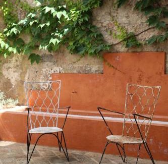 Old Town House | Discover RONDAPLACE: 4-Star Comfort with a 9.9 Rating