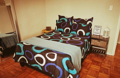 Mowbray Apartment | Budget-Friendly Stay at Rondebosch Mowbray with Kitchen