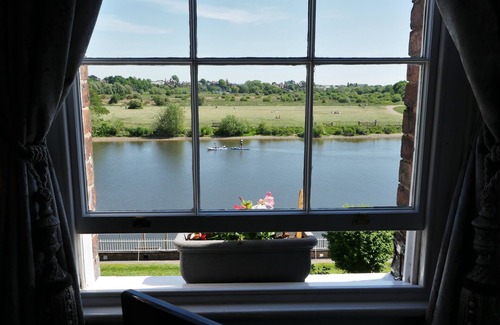 Chester House | Rondeva: Guest Rated 10/10 with Breakfast & Family-Friendly Care