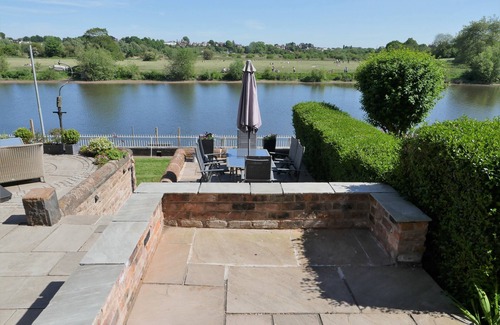 Chester House | Rondeva: Guest Rated 10/10 with Breakfast & Family-Friendly Care
