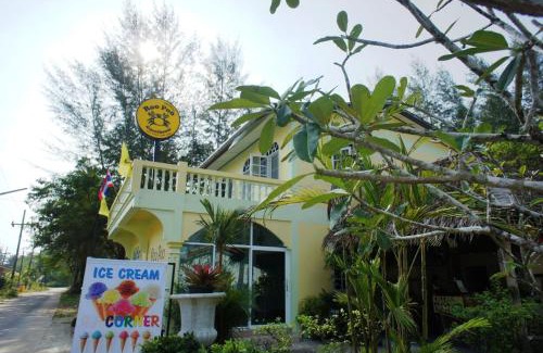 Takua Pa House | Affordable Oceanfront Escape at Roo Poo Guest House