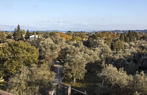 Gouvia Villa | Elegant Roof Garden Villa: Hilltop Views & Breakfast Included