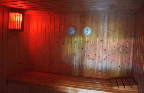 Moorhusen Apartment | Guest Rated: 9.7 at Roof Lounge – Perfect for Families!