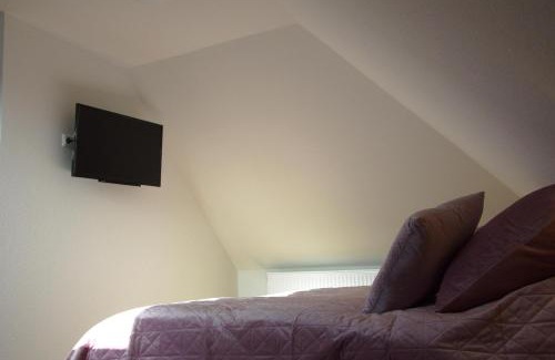 Moorhusen Apartment | Guest Rated: 9.7 at Roof Lounge – Perfect for Families!