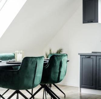 Rheda-Wiedenbruck Apartment | Stylish Apartment with WiFi, Jacuzzi, BBQ & Elevators