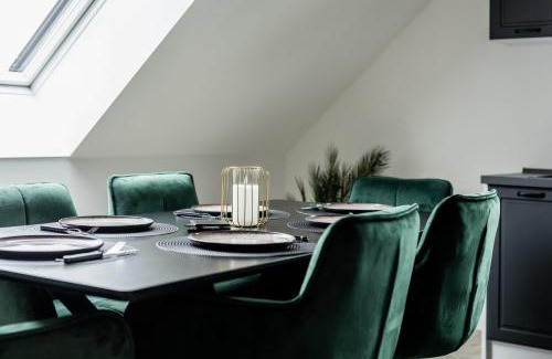 Rheda-Wiedenbruck Apartment | Stylish Apartment with WiFi, Jacuzzi, BBQ & Elevators