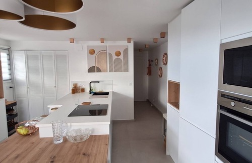 Le Trayas Apartment | Air-Conditioned Waterfront Apartment with Rooftop Terrace